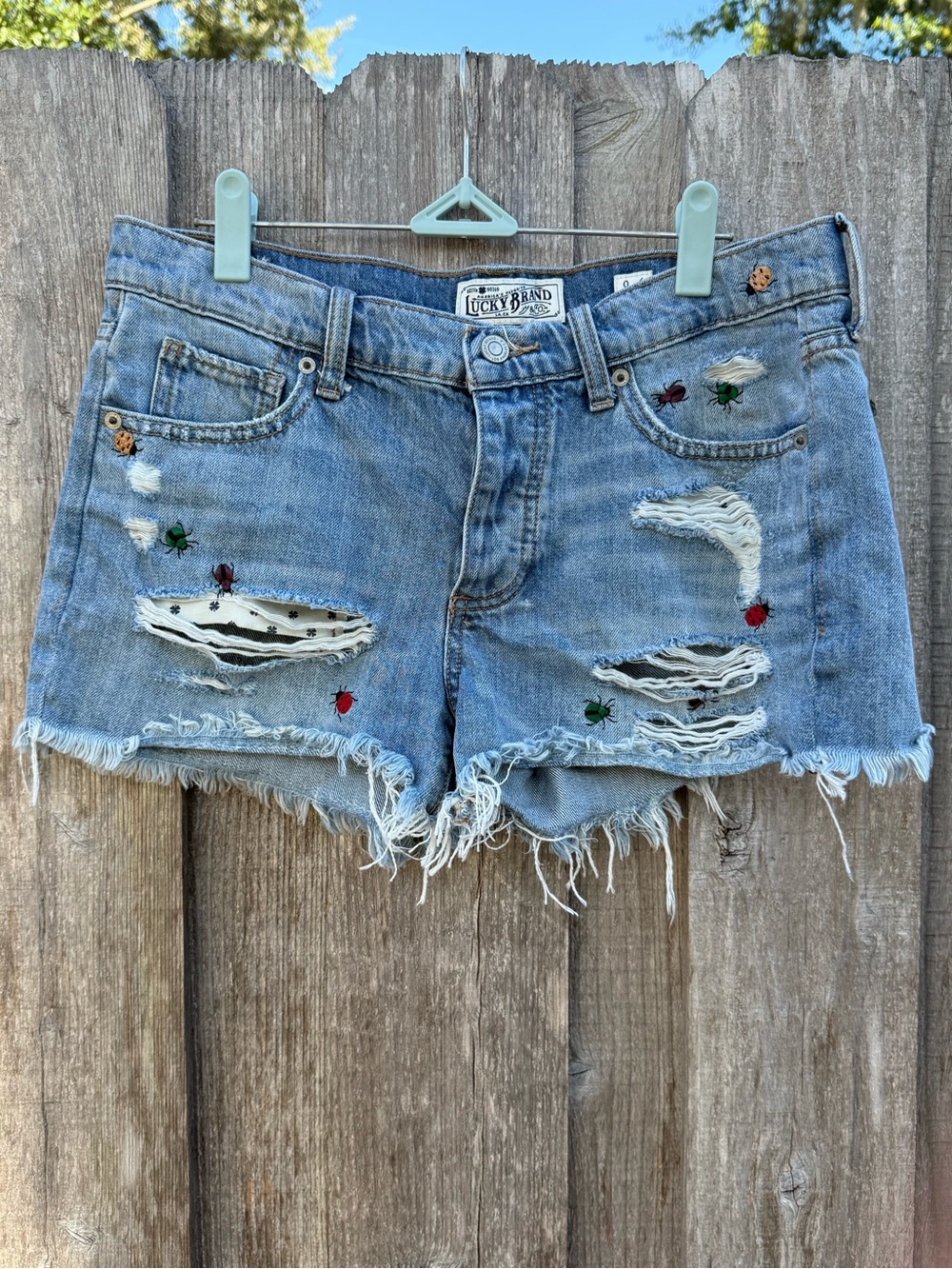 Lucky Brand Embroidered Ladybug Beetle Distressed Denim Cutoff Shorts Size 25